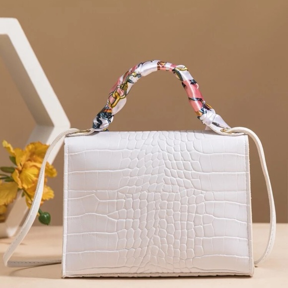 White ribbon 🎀 purse - Picture 2 of 3